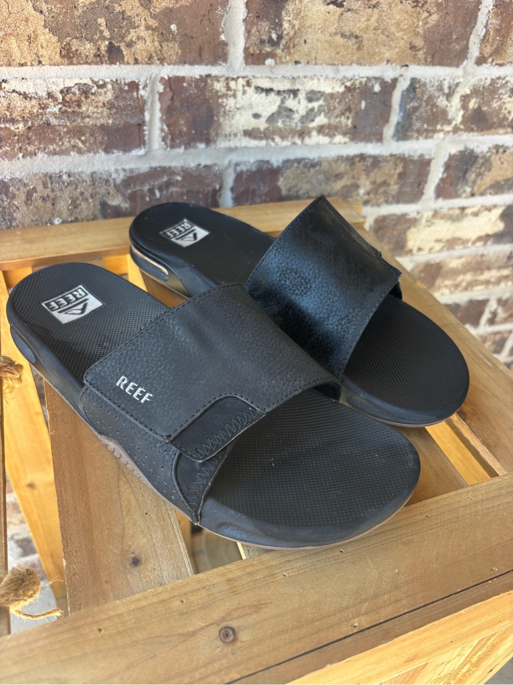 REEF Fanning Slide Sandals Men’s Size 11 Black Bottle Opener